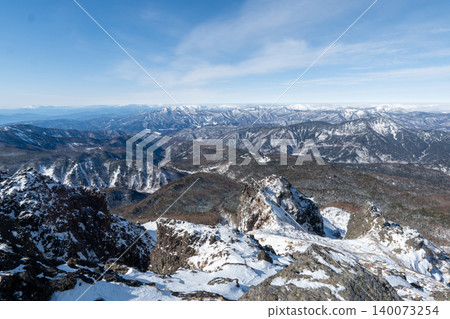 日光白根山及其周邊地區,遍布積雪覆蓋的登山路線。 日光白根山及其周邊地區,遍布積雪覆蓋的登山路線。 140073254
