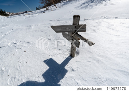 Snow-covered mountain climbing routes and surrounding areas of Mt. Nikko-Shirane Snow-covered mountain climbing routes and surrounding areas of Mt. Nikko-Shirane 140073278