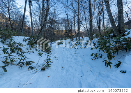 Snow-covered mountain climbing routes and surrounding areas of Mt. Nikko-Shirane Snow-covered mountain climbing routes and surrounding areas of Mt. Nikko-Shirane 140073352