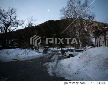 日光白根山及其周邊地區,遍布積雪覆蓋的登山路線。 日光白根山及其周邊地區,遍布積雪覆蓋的登山路線。 140073401