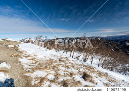 日光白根山及其周邊地區,遍布積雪覆蓋的登山路線。 日光白根山及其周邊地區,遍布積雪覆蓋的登山路線。 140073496