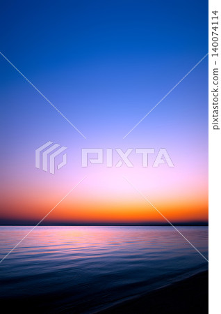 琵琶湖的日出和湖面寧靜的景色。 琵琶湖的日出和湖面寧靜的景色。 140074114