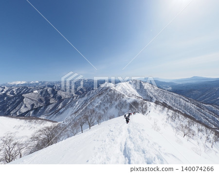 Mount Tanigawa in mid-February (Minakami Town, Gunma Prefecture and Yuzawa Town, Niigata Prefecture) 140074266