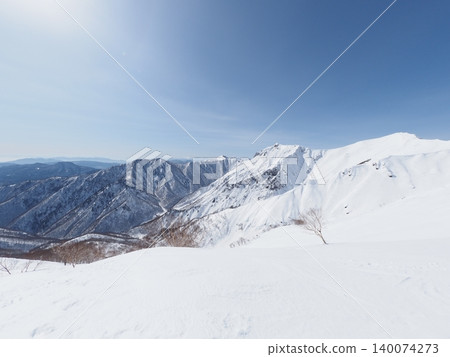 Mount Tanigawa in mid-February (Minakami Town, Gunma Prefecture and Yuzawa Town, Niigata Prefecture) 140074273