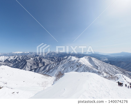 Mount Tanigawa in mid-February (Minakami Town, Gunma Prefecture and Yuzawa Town, Niigata Prefecture) 140074276