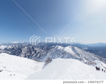Mount Tanigawa in mid-February (Minakami Town, Gunma Prefecture and Yuzawa Town, Niigata Prefecture) 140074277
