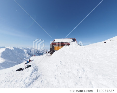 Mount Tanigawa in mid-February (Minakami Town, Gunma Prefecture and Yuzawa Town, Niigata Prefecture) 140074287
