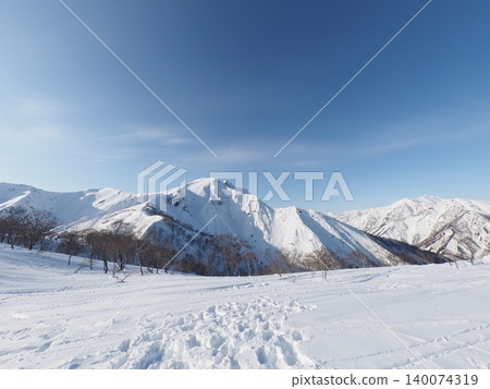 Mount Tanigawa in mid-February (Minakami Town, Gunma Prefecture and Yuzawa Town, Niigata Prefecture) 140074319