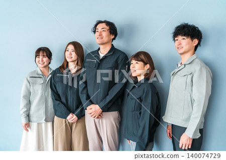 Employees and staff (businessmen and businesswomen) wearing work clothes working at small and medium-sized enterprises such as factories and construction companies. Employees and staff (businessmen and businesswomen) wearing work clothes working at small and medium-sized enterprises such as factories and construction companies. 140074729