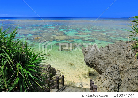 [Okinawa Prefecture] Sunny weather on Irabu Island (Miyako Island) 140074744