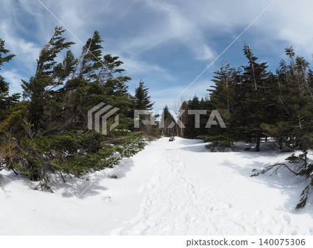 三月下旬,島又山和茶鬚山(長野縣智野市和佐久保町) 三月下旬,島又山和茶鬚山(長野縣智野市和佐久保町) 140075306