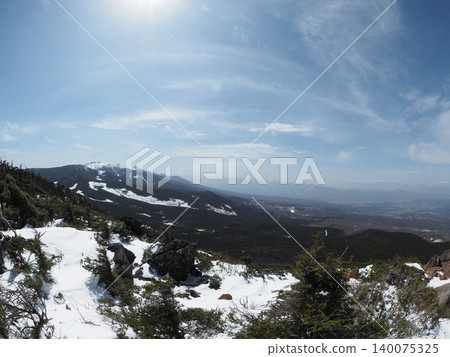 Shimakareyama and Chausuyama (Chino City and Sakuho Town, Nagano Prefecture) in late March Shimakareyama and Chausuyama (Chino City and Sakuho Town, Nagano Prefecture) in late March 140075325