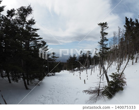 Shimakareyama and Chausuyama (Chino City and Sakuho Town, Nagano Prefecture) in late March Shimakareyama and Chausuyama (Chino City and Sakuho Town, Nagano Prefecture) in late March 140075333