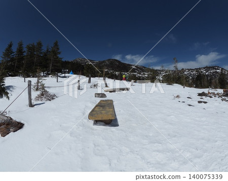 三月下旬,島又山和茶鬚山(長野縣智野市和佐久保町) 三月下旬,島又山和茶鬚山(長野縣智野市和佐久保町) 140075339