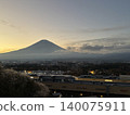 落日餘暉灑在富士山上 140075911