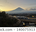落日餘暉灑在富士山上 140075913