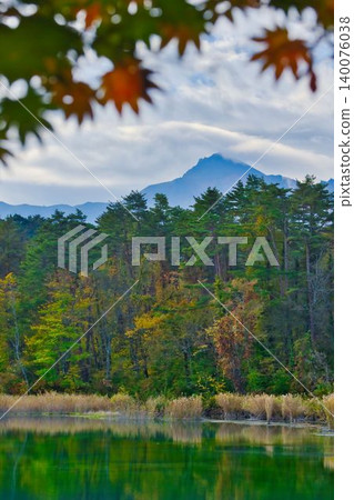 Autumn in the Goshikinuma Lakes of Urabandai / Fukushima Prefecture Autumn in the Goshikinuma Lakes of Urabandai / Fukushima Prefecture 140076038