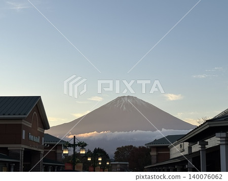 富士山被夕陽點燃 富士山被夕陽點燃 140076062