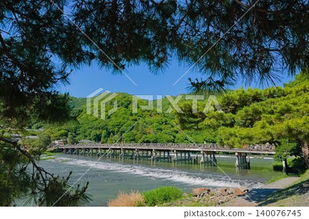 A course for a quiet stroll through Arashiyama in early summer. 140076745