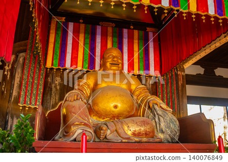 萬福寺布袋和尚坐像的祝福：生意興隆、財源廣進、學業有成、身體健康、長壽。 140076849