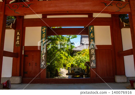 萬福寺布袋和尚坐像的祝福:生意興隆、財源廣進、學業有成、身體健康、長壽。 萬福寺布袋和尚坐像的祝福:生意興隆、財源廣進、學業有成、身體健康、長壽。 140076916