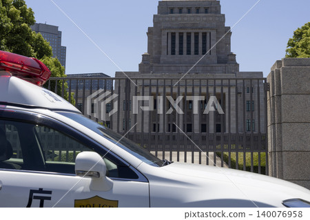 國會大廈和一輛警車的圖片 國會大廈和一輛警車的圖片 140076958