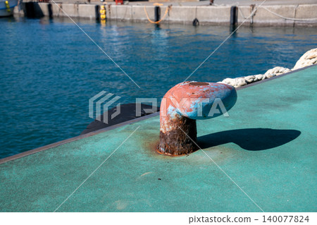 Mooring posts and bollards 140077824