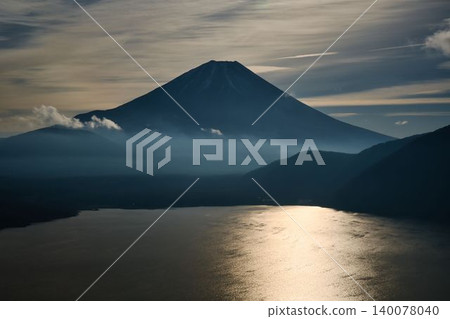 Lake Motosu in autumn and Mt. Fuji Lake Motosu in autumn and Mt. Fuji 140078040