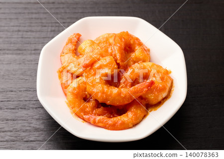 Large shrimp in chili sauce Large shrimp in chili sauce 140078363