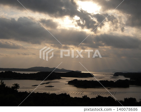 九月從志摩市霧垣展望台看到的阿戈灣諸島。 140078686