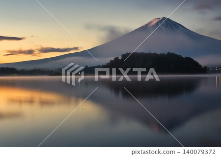 Lake Kawaguchi and Mount Fuji at dawn Lake Kawaguchi and Mount Fuji at dawn 140079372