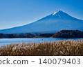 Lake Kawaguchiko and Mt. Fuji in autumn 140079403