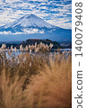 Lake Kawaguchiko and Mt. Fuji in autumn 140079408