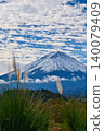 Lake Kawaguchiko and Mt. Fuji in autumn 140079409