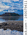 Lake Kawaguchiko and Mt. Fuji in autumn 140079411