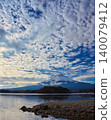 Lake Kawaguchiko and Mt. Fuji in autumn 140079412