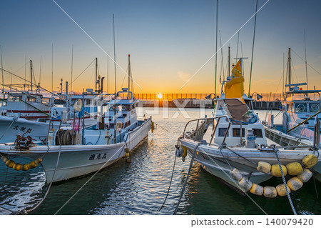 A scene of large fishing flags at Fukuda Fishing Port in Iwata City (Shizuoka Prefecture) A scene of large fishing flags at Fukuda Fishing Port in Iwata City (Shizuoka Prefecture) 140079420