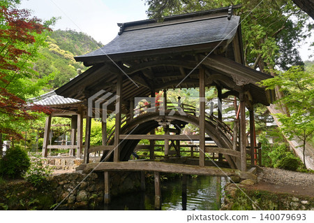 A drum bridge covered by a protective structure at Byakugo-ji Temple in Tanba, Hyogo Prefecture. A drum bridge covered by a protective structure at Byakugo-ji Temple in Tanba, Hyogo Prefecture. 140079693