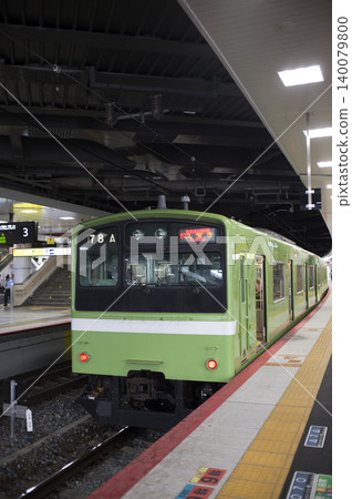 A train on the Osaka Higashi Line stopped at Shin-Osaka Station. A train on the Osaka Higashi Line stopped at Shin-Osaka Station. 140079800