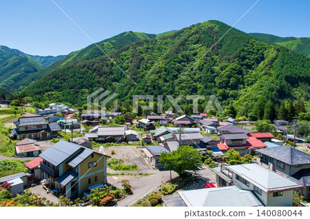 Nagawa, a rural area in Shinshu, during the fresh green season (Matsumoto City, Nagano Prefecture) 140080044
