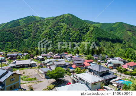 Nagawa, a rural area in Shinshu, during the fresh green season (Matsumoto City, Nagano Prefecture) 140080045