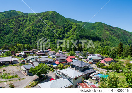 Nagawa, a rural area in Shinshu, during the fresh green season (Matsumoto City, Nagano Prefecture) 140080046
