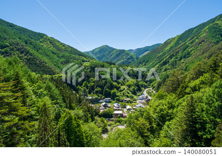Nagawa, a rural area in Shinshu, during the fresh green season (Matsumoto City, Nagano Prefecture) Nagawa, a rural area in Shinshu, during the fresh green season (Matsumoto City, Nagano Prefecture) 140080051
