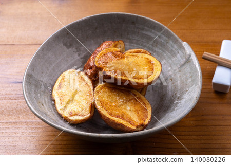 Deep-fried potatoes 140080226