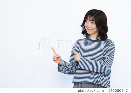 woman pointing finger 140080542