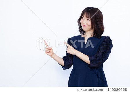 woman pointing finger woman pointing finger 140080668