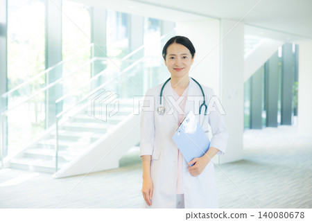 People working in hospital　 140080678