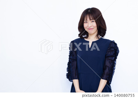 一個女人帶著微笑 140080755