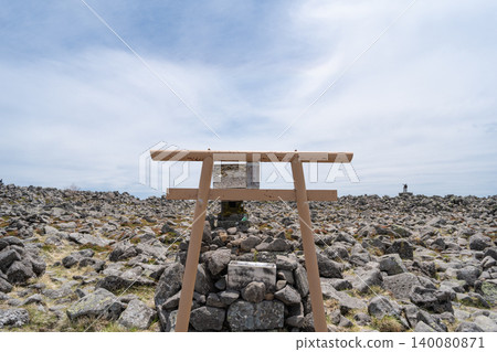 The inner shrine of Tateshina Shrine, located at the summit of Mount Tateshina. The inner shrine of Tateshina Shrine, located at the summit of Mount Tateshina. 140080871