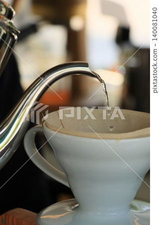 一杯一杯精心沖泡的滴濾咖啡 一杯一杯精心沖泡的滴濾咖啡 140081040